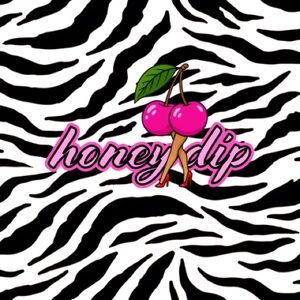 Meet your Posher, HoneyDip🍒